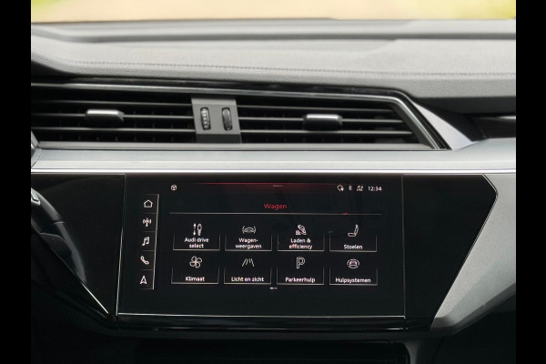 Audi e-tron 55 quattro 408 pk Business edition Plus 95 kWh, panoramadak, leder, trekhaak, 1 e eigenaar, NL auto met nap