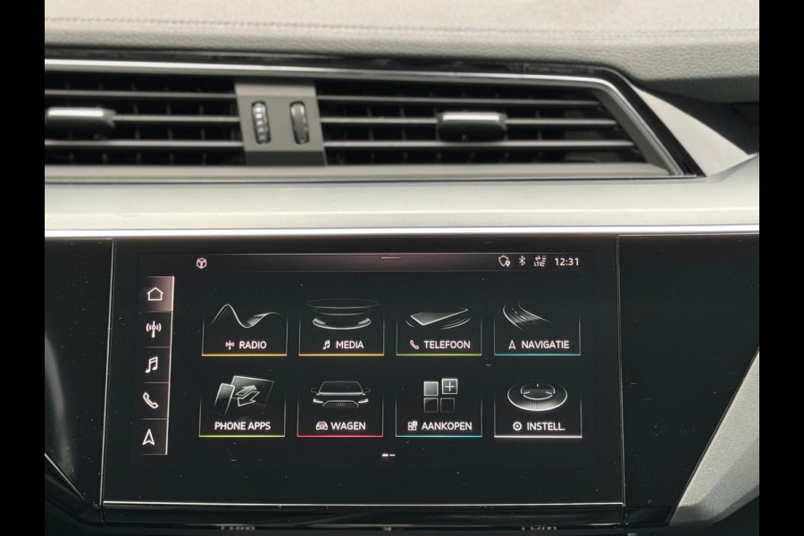 Audi e-tron 55 quattro 408 pk Business edition Plus 95 kWh, panoramadak, leder, trekhaak, 1 e eigenaar, NL auto met nap