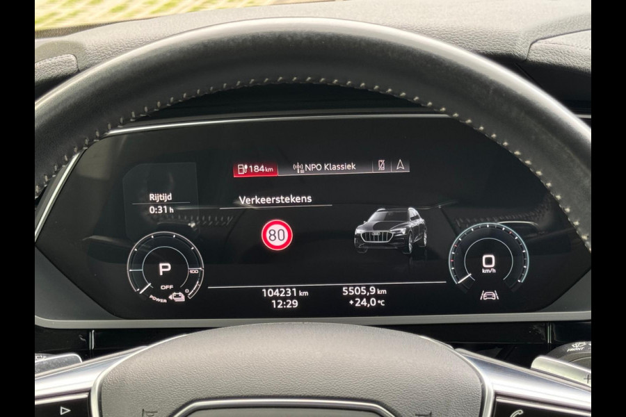 Audi e-tron 55 quattro 408 pk Business edition Plus 95 kWh, panoramadak, leder, trekhaak, 1 e eigenaar, NL auto met nap