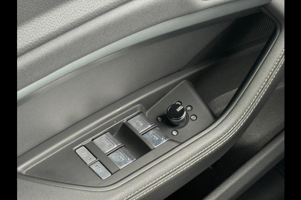 Audi e-tron 55 quattro 408 pk Business edition Plus 95 kWh, panoramadak, leder, trekhaak, 1 e eigenaar, NL auto met nap