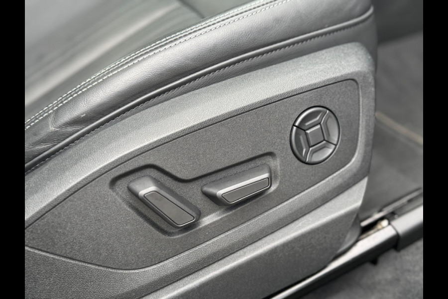 Audi e-tron 55 quattro 408 pk Business edition Plus 95 kWh, panoramadak, leder, trekhaak, 1 e eigenaar, NL auto met nap