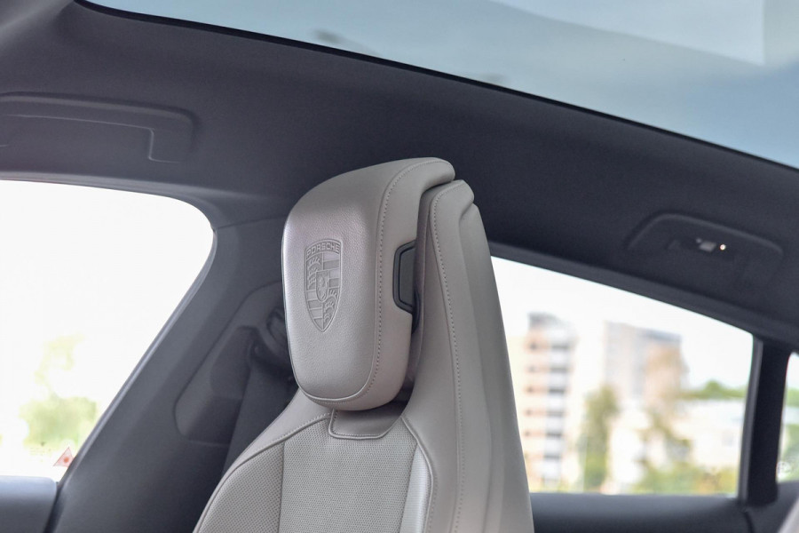 Porsche Taycan Sport Turismo 79 kWh. Perf Accu, Luchtv, Sport Chrono, Pano, Memory, Stoelkoeling, Bose, Lift, Sfeer, CarPlay!