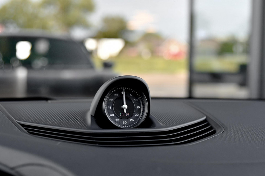 Porsche Taycan Sport Turismo 79 kWh. Perf Accu, Luchtv, Sport Chrono, Pano, Memory, Stoelkoeling, Bose, Lift, Sfeer, CarPlay!