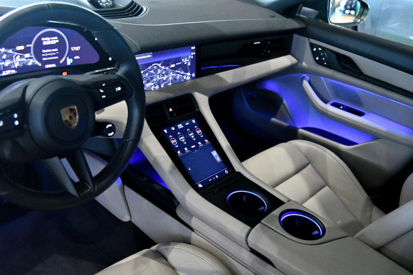 Porsche Taycan Sport Turismo 79 kWh. Perf Accu, Luchtv, Sport Chrono, Pano, Memory, Stoelkoeling, Bose, Lift, Sfeer, CarPlay!