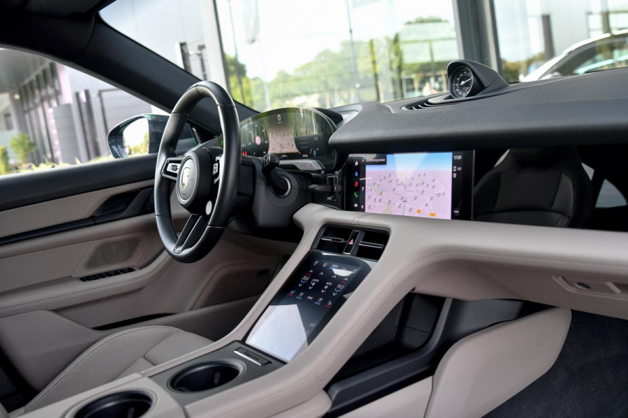 Porsche Taycan Sport Turismo 79 kWh. Perf Accu, Luchtv, Sport Chrono, Pano, Memory, Stoelkoeling, Bose, Lift, Sfeer, CarPlay!