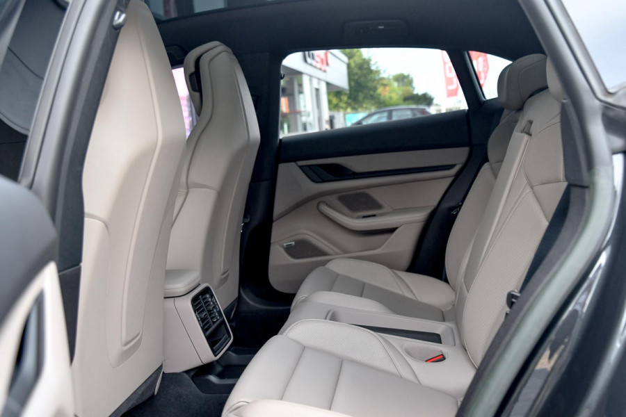 Porsche Taycan Sport Turismo 79 kWh. Perf Accu, Luchtv, Sport Chrono, Pano, Memory, Stoelkoeling, Bose, Lift, Sfeer, CarPlay!
