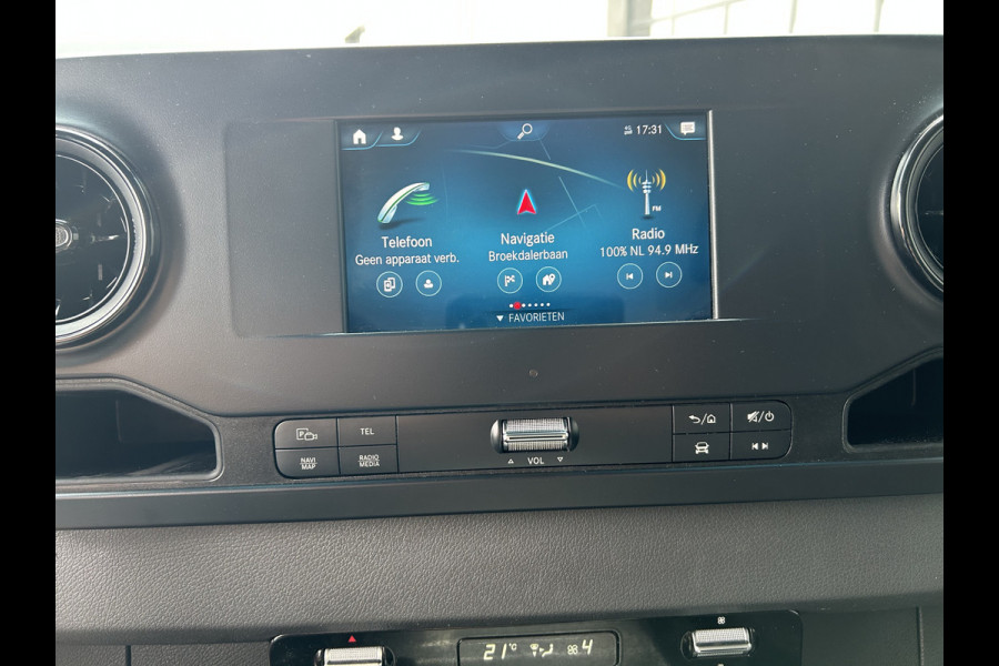 Mercedes-Benz Sprinter 516 CDI Bakwagen / Laadklep / Zijdeur / MBUX / Camera / Navigatie / Airco