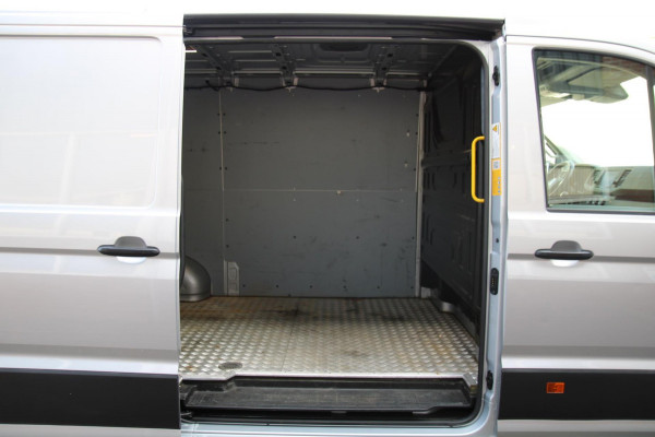 Volkswagen Crafter 35 2.0 TDI L3H2 / App connect / Gev. Stoel / dealer onderhouden