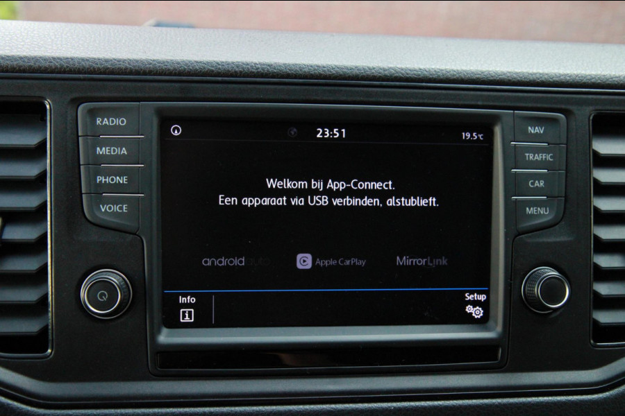 Volkswagen Crafter 35 2.0 TDI L3H2 / App connect / Gev. Stoel / dealer onderhouden
