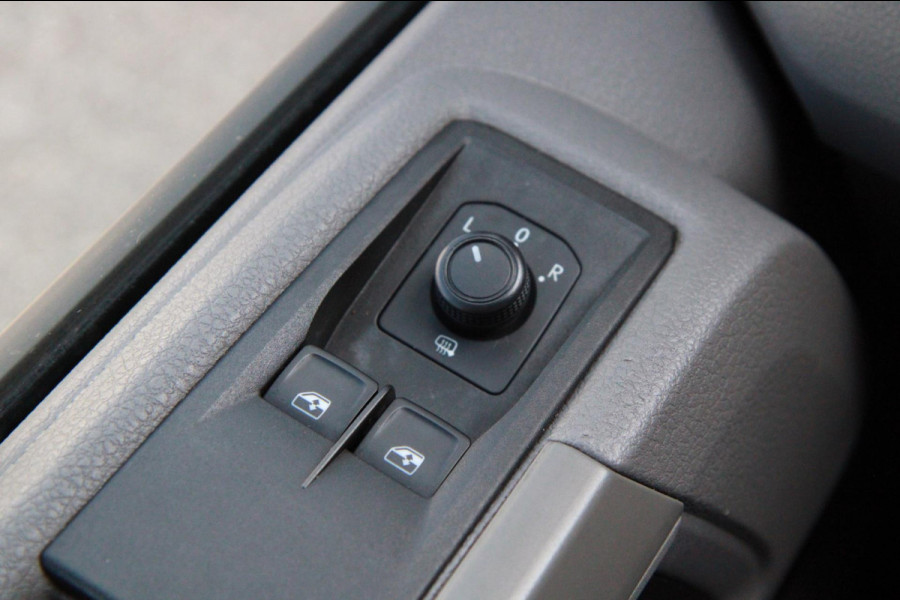 Volkswagen Crafter 35 2.0 TDI L3H2 / App connect / Gev. Stoel / dealer onderhouden