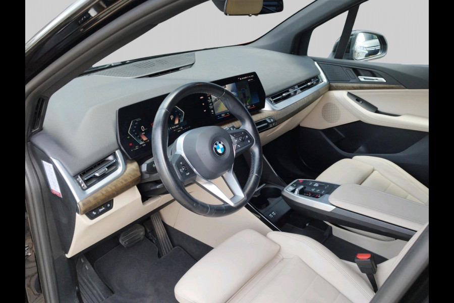 BMW 2 Serie Active Tourer 218i | automaat | volleder | Live Cockpit Plus | trekhaak | dealer onderhouden | 1e eigenaar