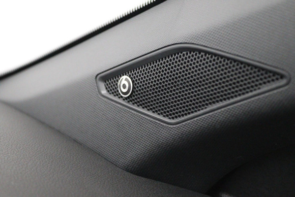 Volkswagen Polo 1.0 TSI Highline R-Line Automaat (PANORAMADAK, DIGITALE COCKPIT, STOELVERWARMING, BEATS-AUDIO, AUTOMAAT)