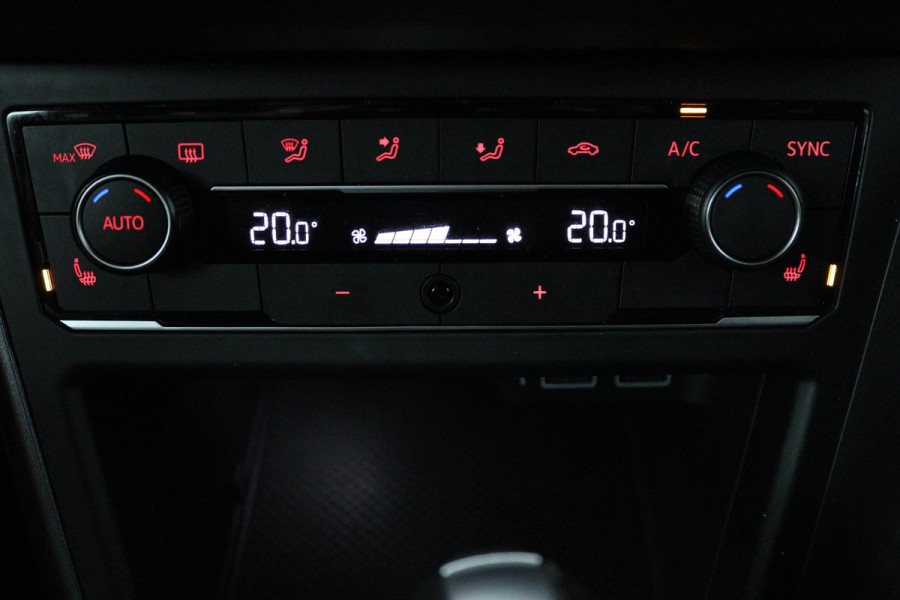 Volkswagen Polo 1.0 TSI Highline R-Line Automaat (PANORAMADAK, DIGITALE COCKPIT, STOELVERWARMING, BEATS-AUDIO, AUTOMAAT)