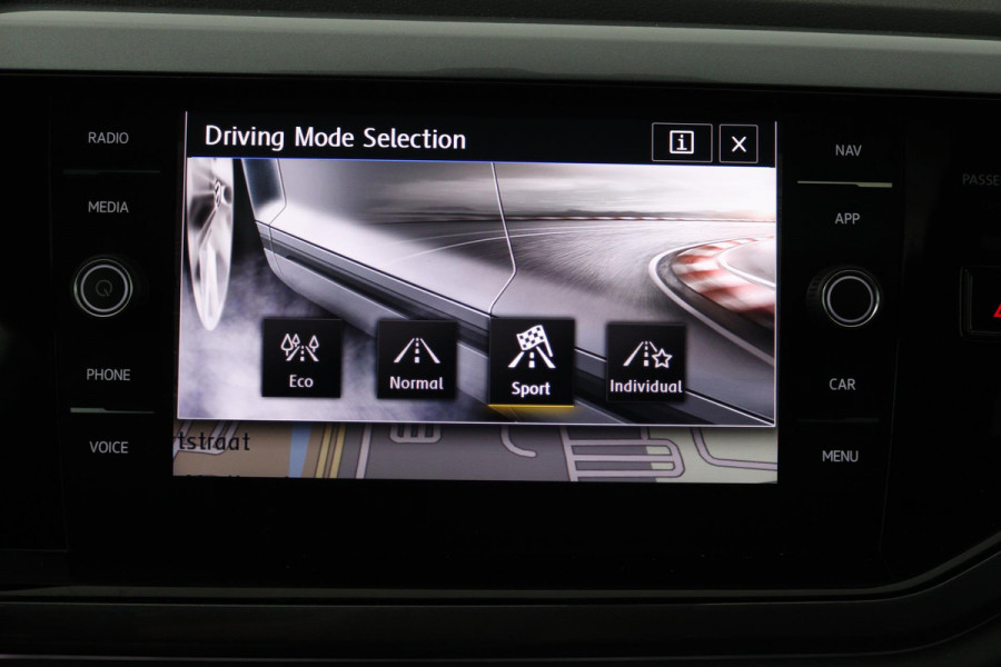 Volkswagen Polo 1.0 TSI Highline R-Line Automaat (PANORAMADAK, DIGITALE COCKPIT, STOELVERWARMING, BEATS-AUDIO, AUTOMAAT)