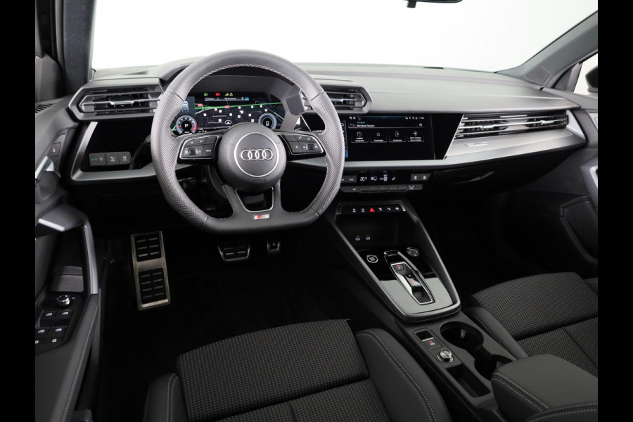 Audi A3 Sportback 30 TFSI S edition 116 pk S-tronic | Verlengde garantie | Navigatie | Parkeersensoren (Park assist) | Achteruitrijcamera | Adaptieve cruise control | S-Line |