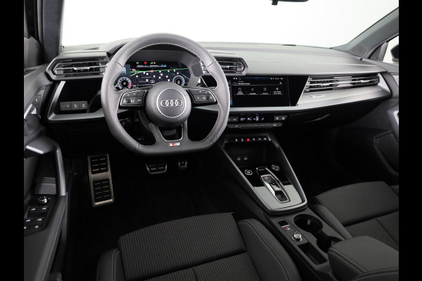 Audi A3 Sportback 30 TFSI S edition 116 pk S-tronic | Verlengde garantie | Navigatie | Parkeersensoren (Park assist) | Achteruitrijcamera | Adaptieve cruise control | S-Line |