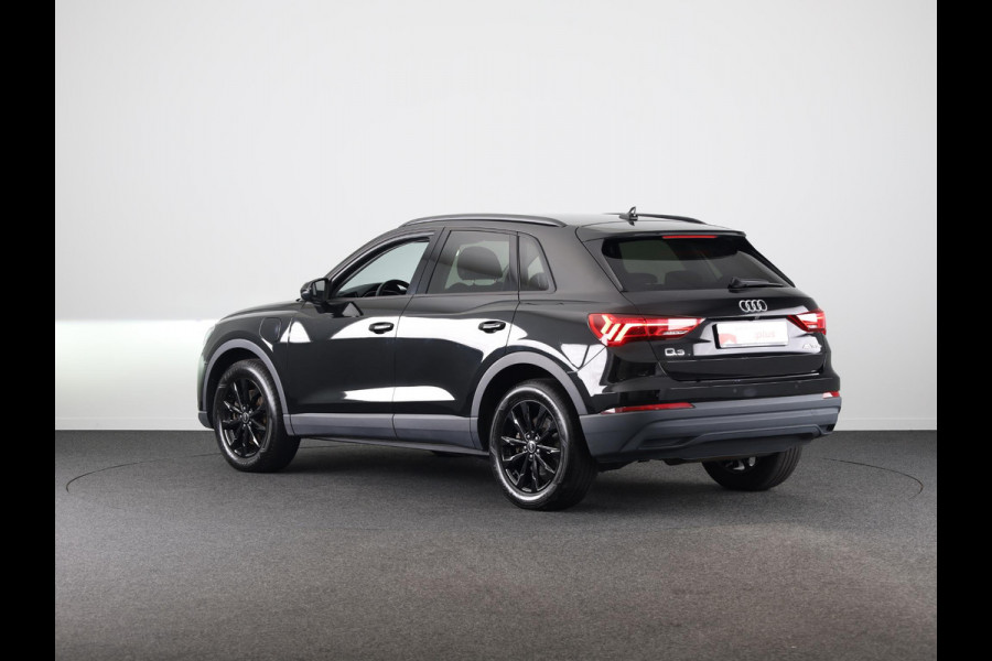 Audi Q3 45 TFSI e Business Edition 245 pk S-tronic | Navigatie | Elektr. trekhaak | Parkeersensoren | Achteruitrijcamera | LED koplampen | Stoelverwarming |