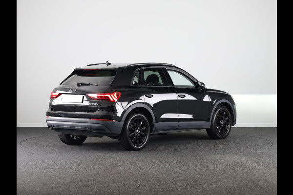 Audi Q3 45 TFSI e Business Edition 245 pk S-tronic | Navigatie | Elektr. trekhaak | Parkeersensoren | Achteruitrijcamera | LED koplampen | Stoelverwarming |