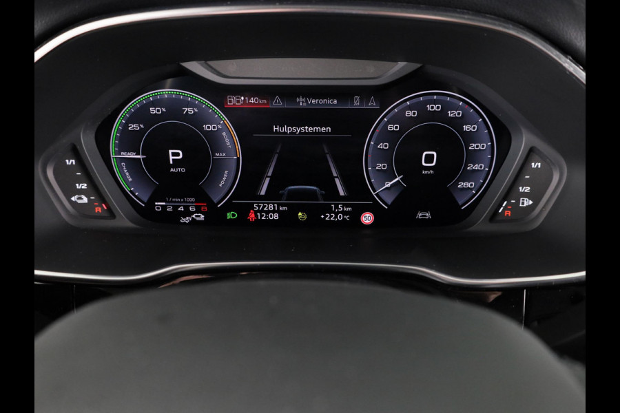 Audi Q3 45 TFSI e Business Edition 245 pk S-tronic | Navigatie | Elektr. trekhaak | Parkeersensoren | Achteruitrijcamera | LED koplampen | Stoelverwarming |