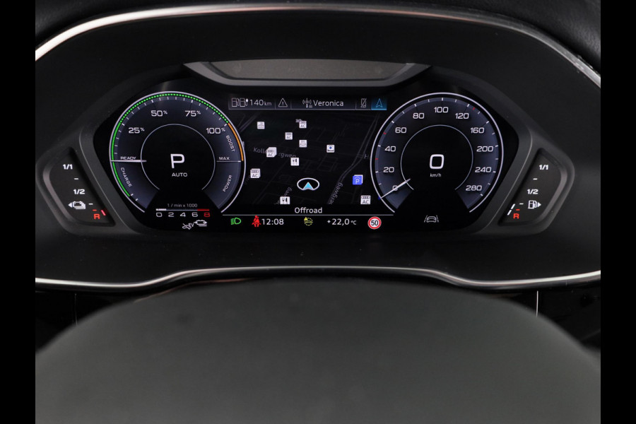 Audi Q3 45 TFSI e Business Edition 245 pk S-tronic | Navigatie | Elektr. trekhaak | Parkeersensoren | Achteruitrijcamera | LED koplampen | Stoelverwarming |