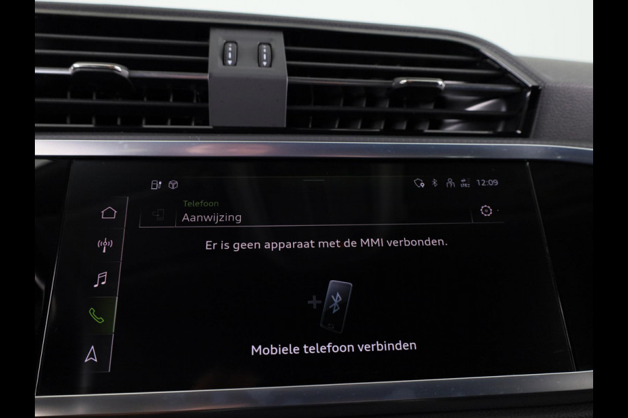 Audi Q3 45 TFSI e Business Edition 245 pk S-tronic | Navigatie | Elektr. trekhaak | Parkeersensoren | Achteruitrijcamera | LED koplampen | Stoelverwarming |