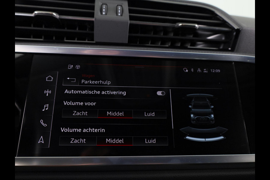 Audi Q3 45 TFSI e Business Edition 245 pk S-tronic | Navigatie | Elektr. trekhaak | Parkeersensoren | Achteruitrijcamera | LED koplampen | Stoelverwarming |