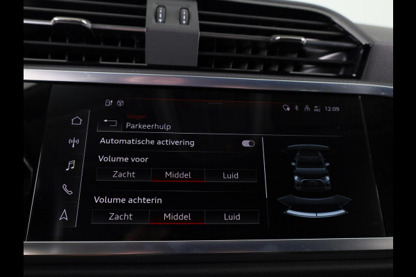 Audi Q3 45 TFSI e Business Edition 245 pk S-tronic | Navigatie | Elektr. trekhaak | Parkeersensoren | Achteruitrijcamera | LED koplampen | Stoelverwarming |