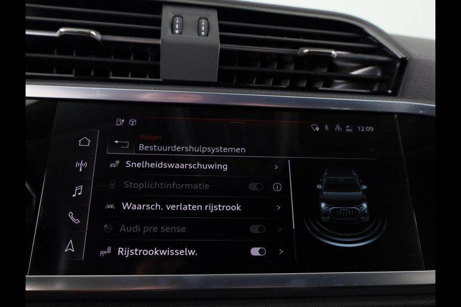 Audi Q3 45 TFSI e Business Edition 245 pk S-tronic | Navigatie | Elektr. trekhaak | Parkeersensoren | Achteruitrijcamera | LED koplampen | Stoelverwarming |