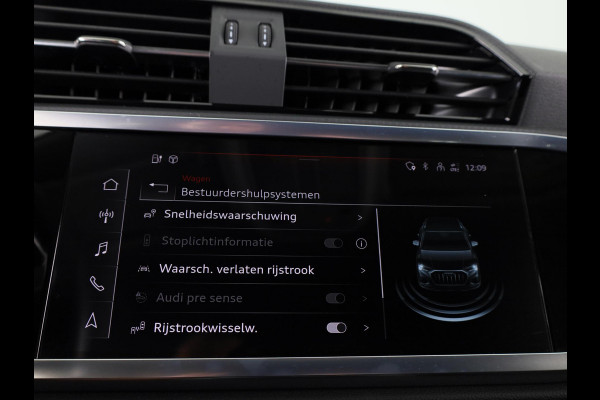 Audi Q3 45 TFSI e Business Edition 245 pk S-tronic | Navigatie | Elektr. trekhaak | Parkeersensoren | Achteruitrijcamera | LED koplampen | Stoelverwarming |