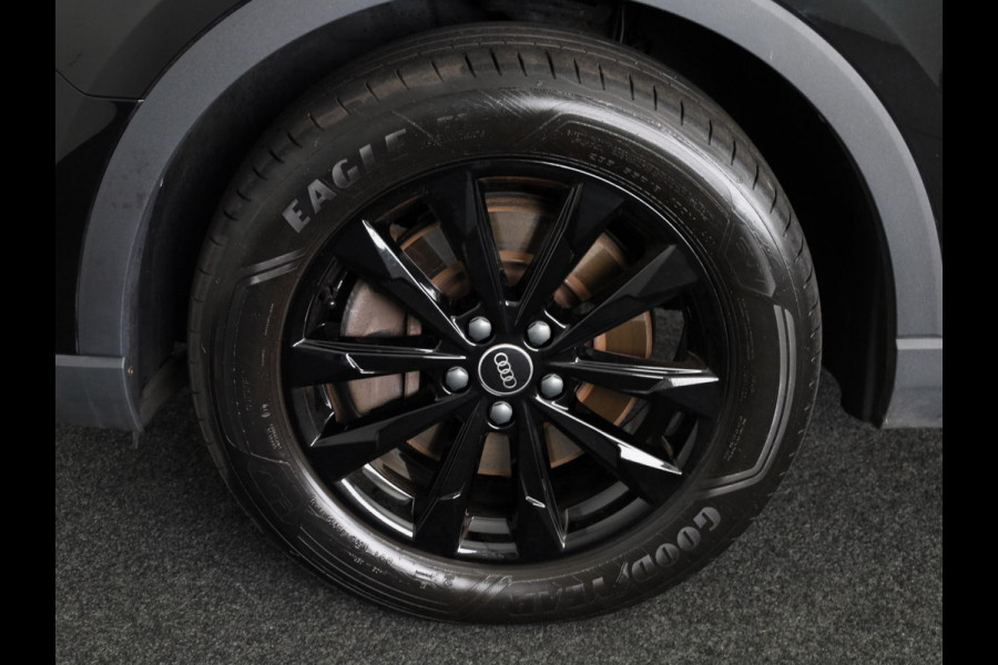 Audi Q3 45 TFSI e Business Edition 245 pk S-tronic | Navigatie | Elektr. trekhaak | Parkeersensoren | Achteruitrijcamera | LED koplampen | Stoelverwarming |