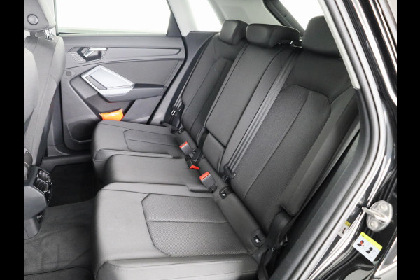 Audi Q3 45 TFSI e Business Edition 245 pk S-tronic | Navigatie | Elektr. trekhaak | Parkeersensoren | Achteruitrijcamera | LED koplampen | Stoelverwarming |