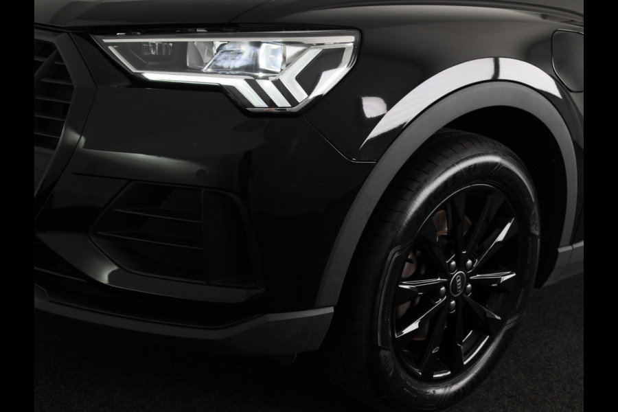 Audi Q3 45 TFSI e Business Edition 245 pk S-tronic | Navigatie | Elektr. trekhaak | Parkeersensoren | Achteruitrijcamera | LED koplampen | Stoelverwarming |