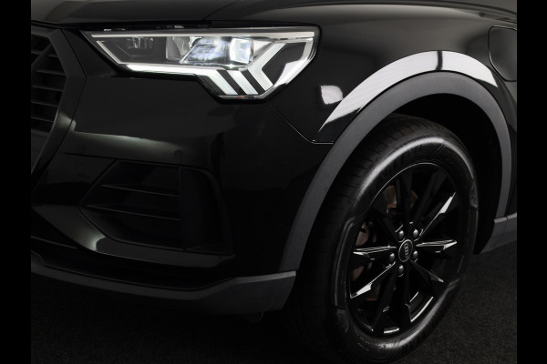 Audi Q3 45 TFSI e Business Edition 245 pk S-tronic | Navigatie | Elektr. trekhaak | Parkeersensoren | Achteruitrijcamera | LED koplampen | Stoelverwarming |