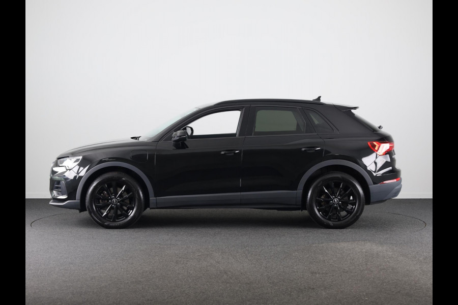 Audi Q3 45 TFSI e Business Edition 245 pk S-tronic | Navigatie | Elektr. trekhaak | Parkeersensoren | Achteruitrijcamera | LED koplampen | Stoelverwarming |