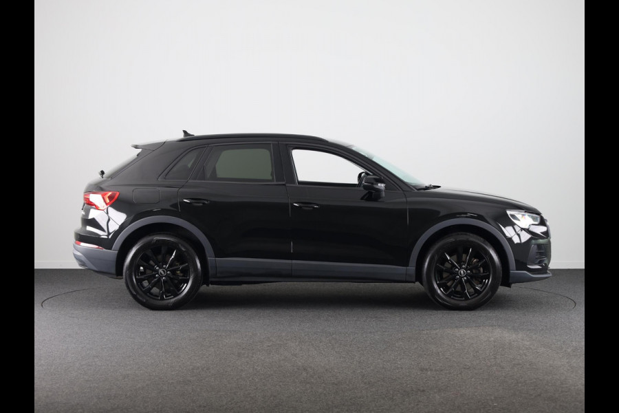 Audi Q3 45 TFSI e Business Edition 245 pk S-tronic | Navigatie | Elektr. trekhaak | Parkeersensoren | Achteruitrijcamera | LED koplampen | Stoelverwarming |