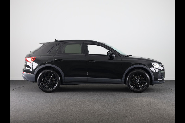 Audi Q3 45 TFSI e Business Edition 245 pk S-tronic | Navigatie | Elektr. trekhaak | Parkeersensoren | Achteruitrijcamera | LED koplampen | Stoelverwarming |