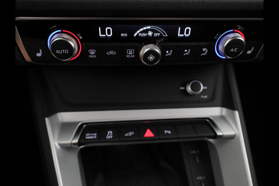 Audi Q3 45 TFSI e Business Edition 245 pk S-tronic | Navigatie | Elektr. trekhaak | Parkeersensoren | Achteruitrijcamera | LED koplampen | Stoelverwarming |