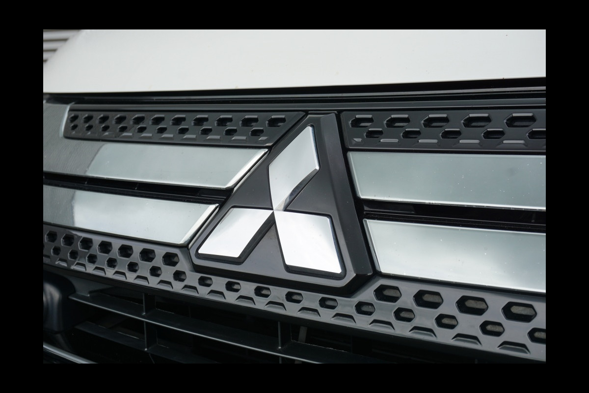 Mitsubishi Outlander PHEV Intense+ AUTOMAAT SCHUIFDAK | ELEK.KLEP | CARPLAY | HAAK! VERKOCHT