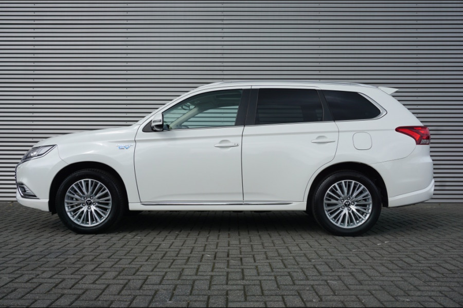 Mitsubishi Outlander PHEV Intense+ AUTOMAAT SCHUIFDAK | ELEK.KLEP | CARPLAY | HAAK! VERKOCHT