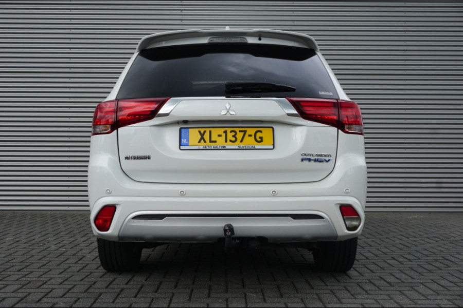 Mitsubishi Outlander PHEV Intense+ AUTOMAAT SCHUIFDAK | ELEK.KLEP | CARPLAY | HAAK! VERKOCHT