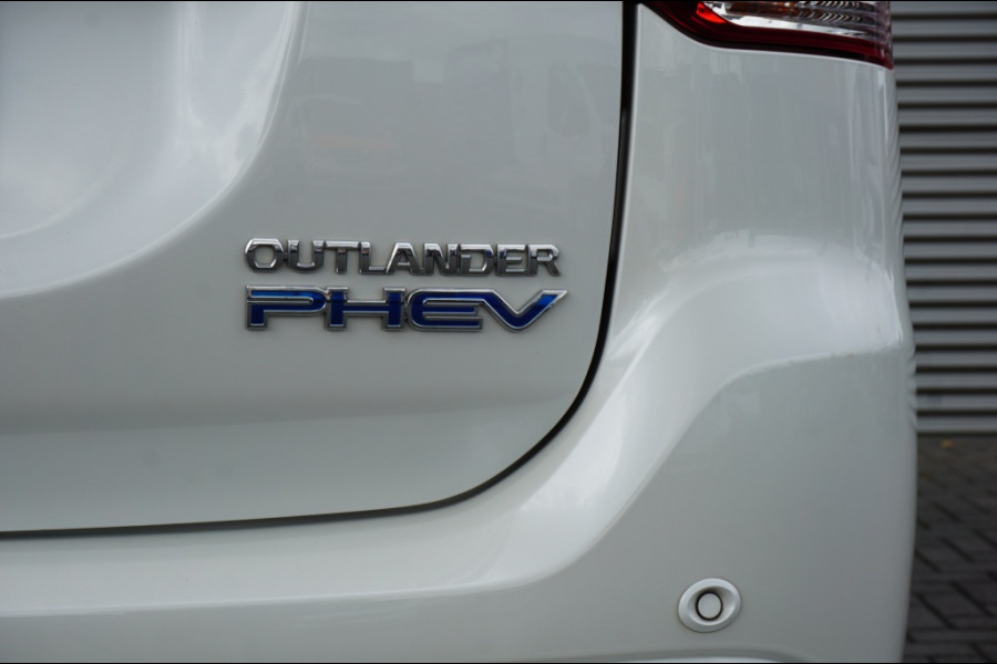 Mitsubishi Outlander PHEV Intense+ AUTOMAAT SCHUIFDAK | ELEK.KLEP | CARPLAY | HAAK! VERKOCHT