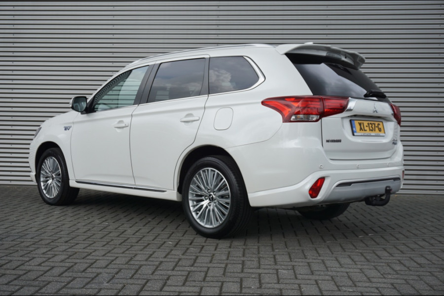 Mitsubishi Outlander PHEV Intense+ AUTOMAAT SCHUIFDAK | ELEK.KLEP | CARPLAY | HAAK! VERKOCHT