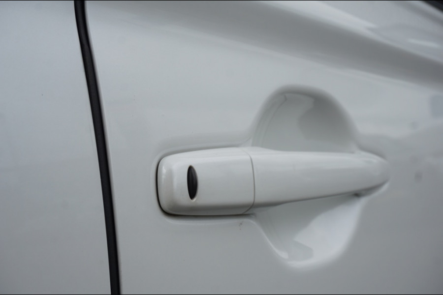 Mitsubishi Outlander PHEV Intense+ AUTOMAAT SCHUIFDAK | ELEK.KLEP | CARPLAY | HAAK! VERKOCHT