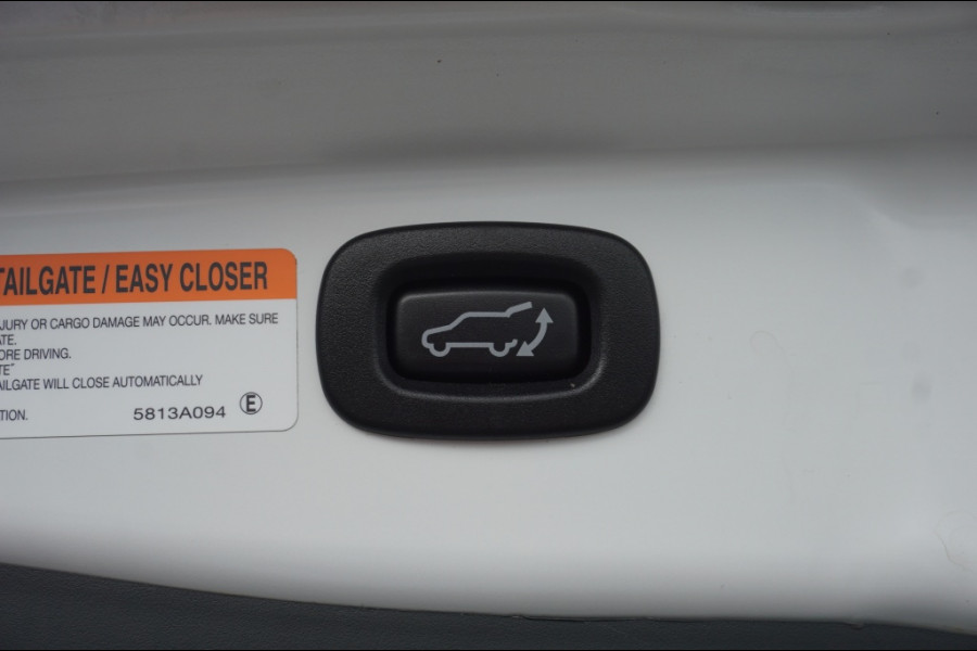 Mitsubishi Outlander PHEV Intense+ AUTOMAAT SCHUIFDAK | ELEK.KLEP | CARPLAY | HAAK! VERKOCHT