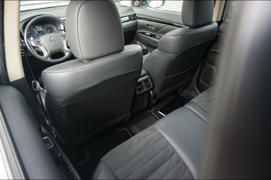 Mitsubishi Outlander PHEV Intense+ AUTOMAAT SCHUIFDAK | ELEK.KLEP | CARPLAY | HAAK! VERKOCHT