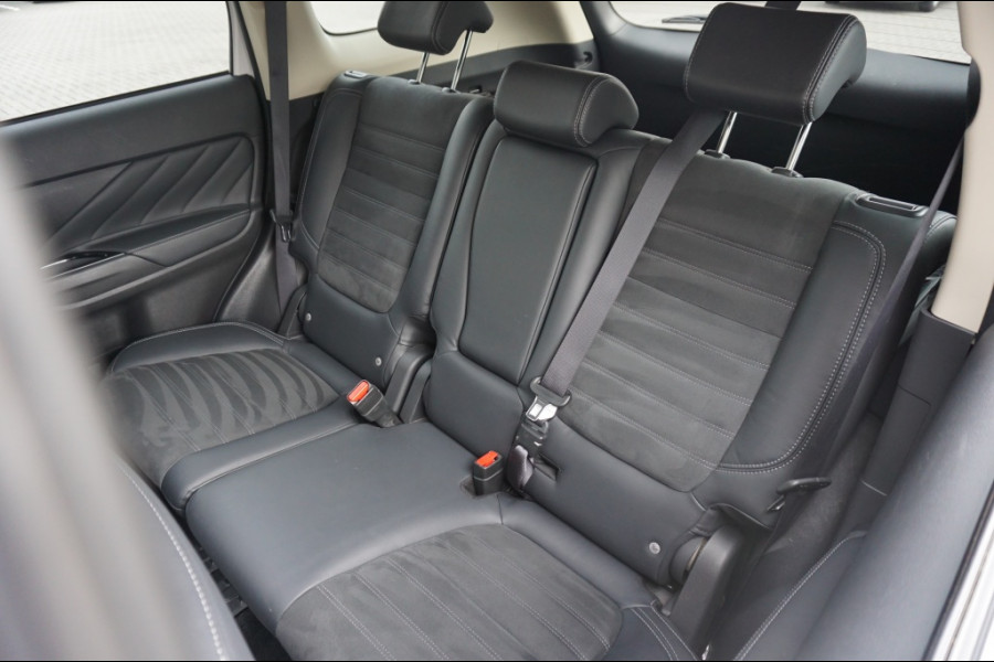 Mitsubishi Outlander PHEV Intense+ AUTOMAAT SCHUIFDAK | ELEK.KLEP | CARPLAY | HAAK! VERKOCHT