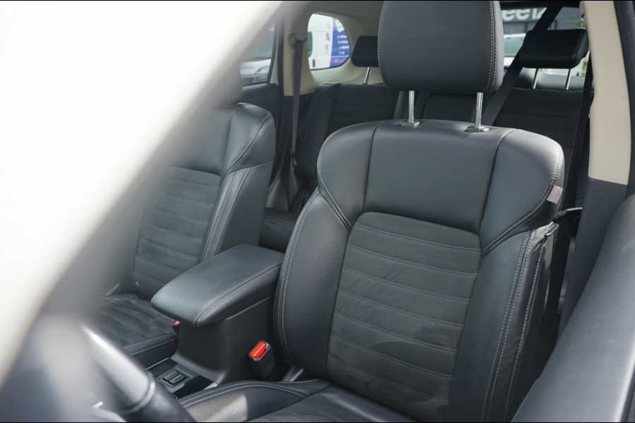 Mitsubishi Outlander PHEV Intense+ AUTOMAAT SCHUIFDAK | ELEK.KLEP | CARPLAY | HAAK! VERKOCHT