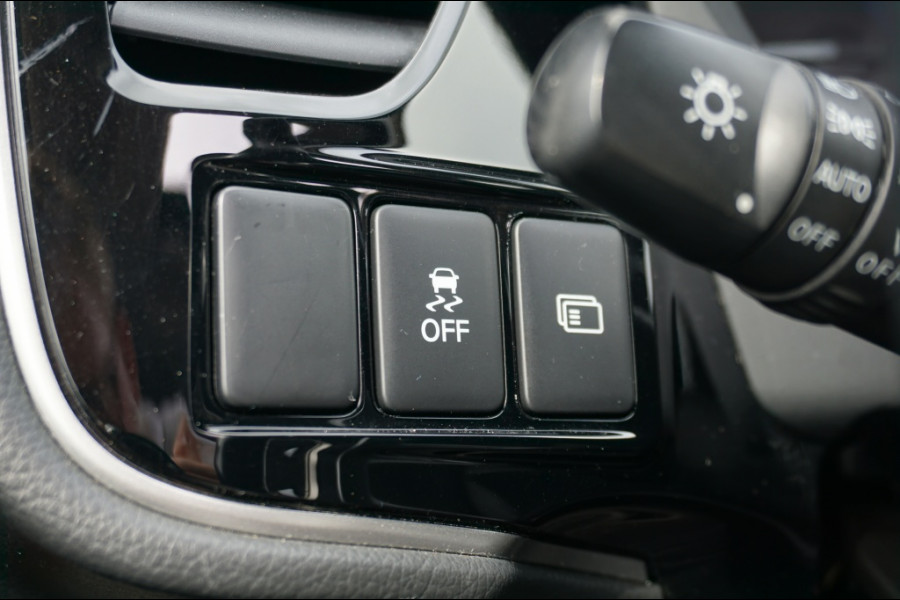 Mitsubishi Outlander PHEV Intense+ AUTOMAAT SCHUIFDAK | ELEK.KLEP | CARPLAY | HAAK! VERKOCHT