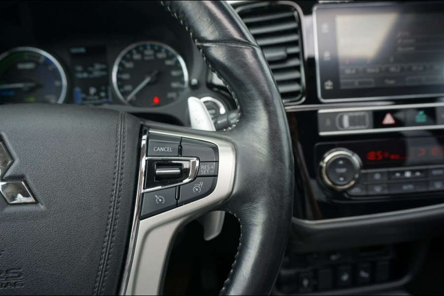 Mitsubishi Outlander PHEV Intense+ AUTOMAAT SCHUIFDAK | ELEK.KLEP | CARPLAY | HAAK! VERKOCHT
