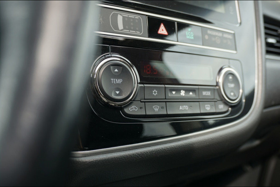 Mitsubishi Outlander PHEV Intense+ AUTOMAAT SCHUIFDAK | ELEK.KLEP | CARPLAY | HAAK! VERKOCHT